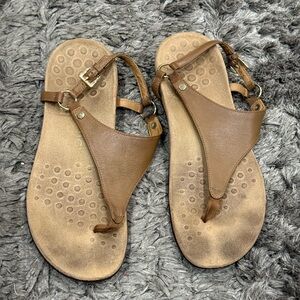 Vionic Kirra Brown Thong Sandals W5126 Size 8.5